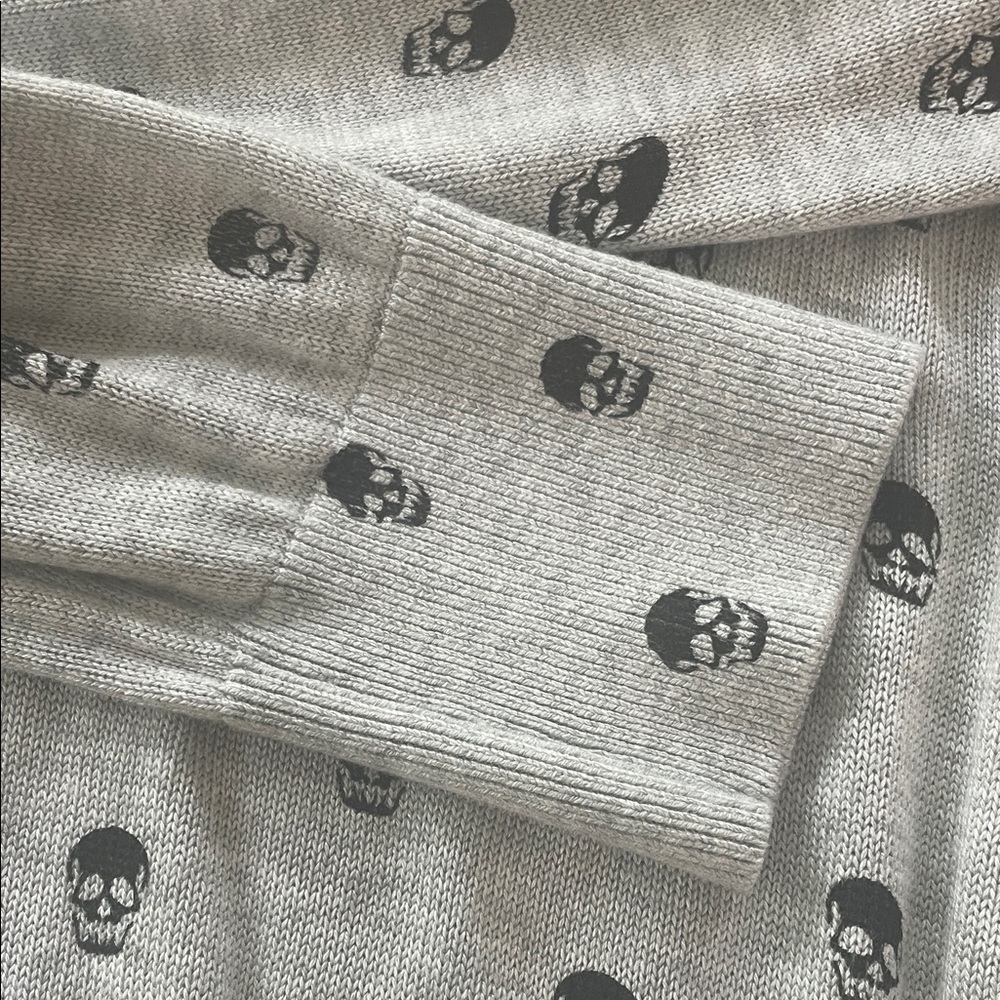 Philosophy Light Gray        
V-Neck Sweater with Skull Design